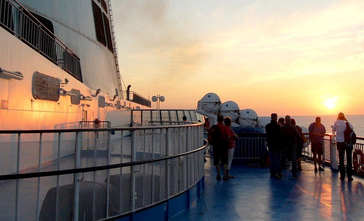 Autoverleih, Fährbuchung und Yachtcharter für Ihren Urlaub Sardinien