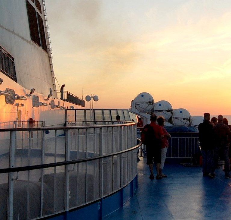 Autoverleih, Fährbuchung und Yachtcharter für Ihren Urlaub Sardinien