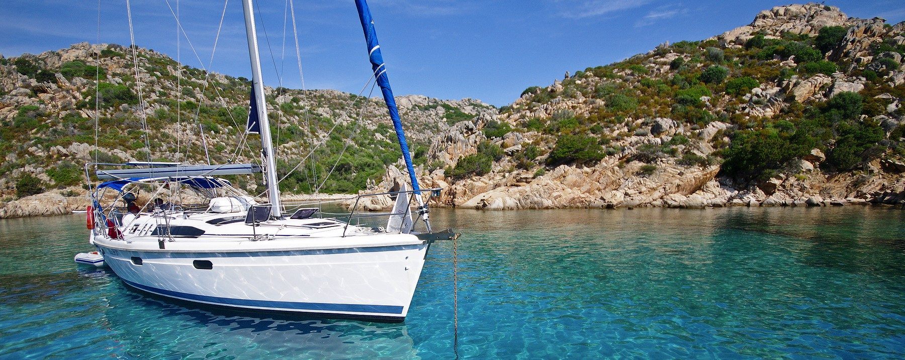Autoverleih, Fährbuchung und Yachtcharter für Ihren Urlaub Sardinien