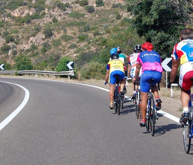 Autoverleih, Fährbuchung und Yachtcharter für Ihren Urlaub Sardinien